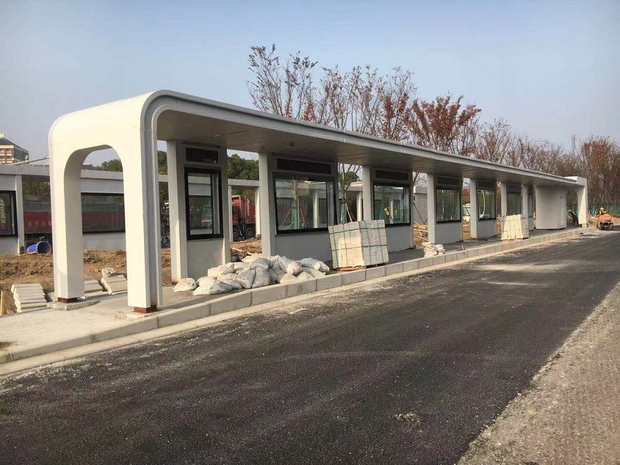 【2020.12.12】上海BRT快速公交候車亭項(xiàng)目安裝現(xiàn)場實(shí)景