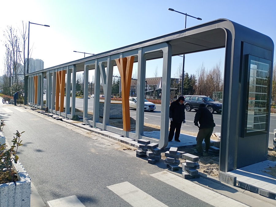 【2021.1.13】合肥第三車公交候車亭項(xiàng)目安裝現(xiàn)場(chǎng)實(shí)景
