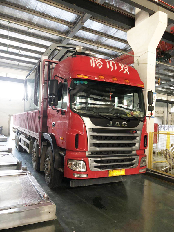 2018.6.27  江蘇邳州公交站臺、候車亭發(fā)貨