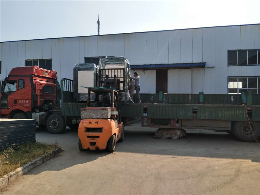 候車(chē)亭裝車(chē)圖