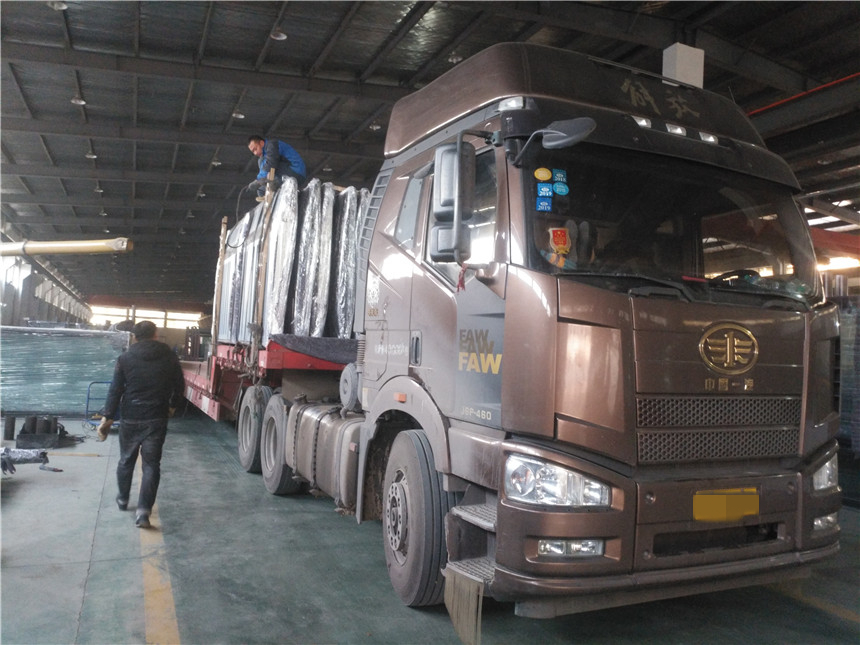 2018.11.23  遼寧葫蘆島公交站臺(tái)、候車亭發(fā)貨