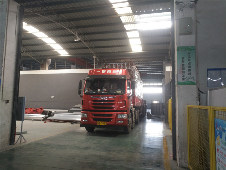 2018.11.28  紹興嵊州公交站臺(tái)、候車亭發(fā)貨